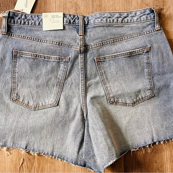 Universal Thread Shorts - Picture 2 of 3